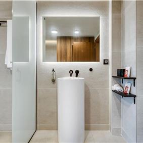 5 bedroom luxury seaside villa with indoor & outdoor pool, near Acharavi, sleeps 10